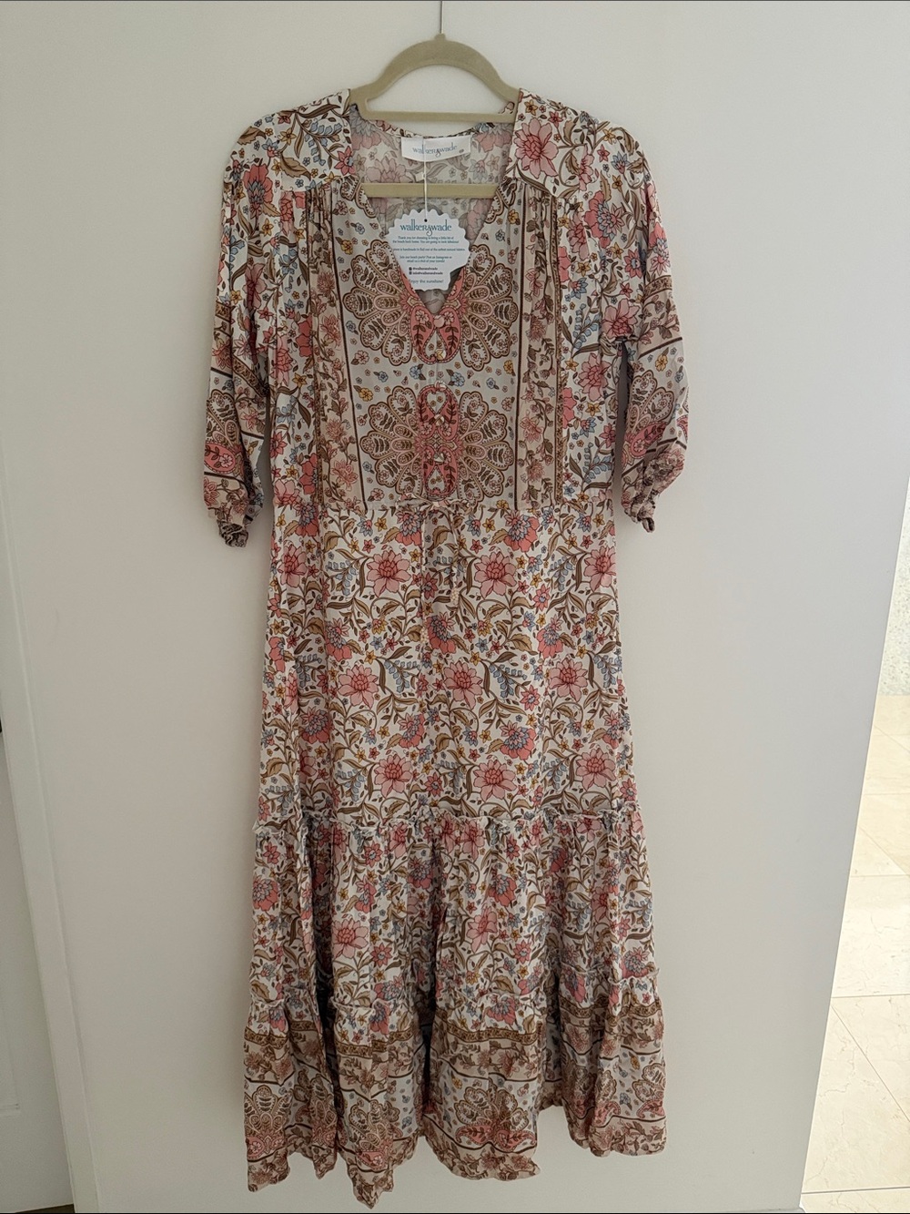 NEW WITH TAG WALKER & WADE Boho Floral Tiered Dress in Cream and Coral